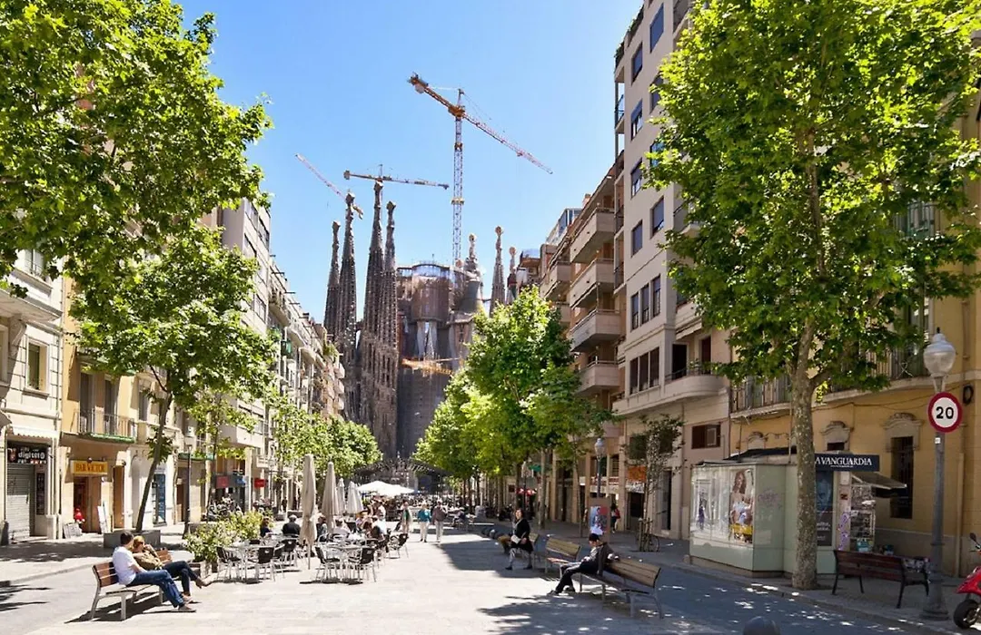 Tendency Sagrada Familia Deluxe-1